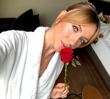 Нікітюк показала коліна в міні-сукні й згадала, як мріяла про Кличка та собачу упряжку