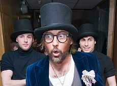 Квартальне 8 березня: Поплавський, Дюжев і трійця у трико