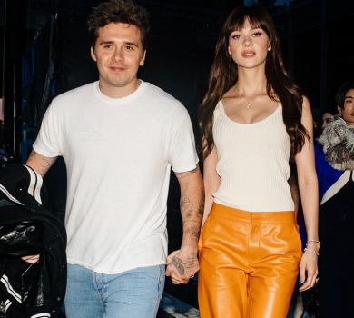 Невістка Бекхемів у джинсовому міні і з голим животом зацілувала чоловіка на Формулі-1. ФОТО