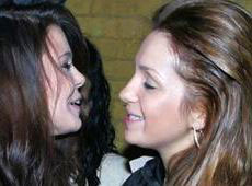 Дочка Тимошенко розцілувала москвичку Гросу