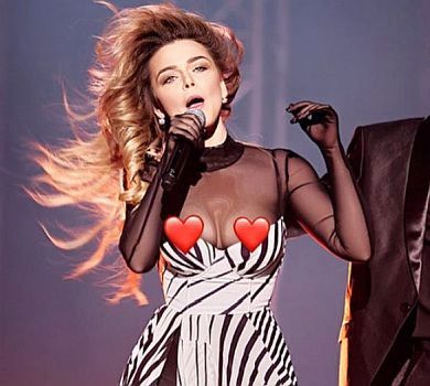 Гросу блиснула цицями на ТБ і розказала про вбрання з перчинкою