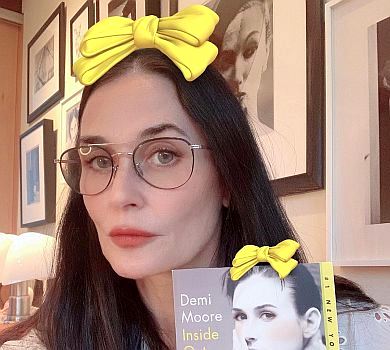 58-річна Демі Мур після чуток про пластику продемонструвала обличчя без мейкапу