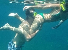 Ступка-молодший під водою цілував наречену в дупу  