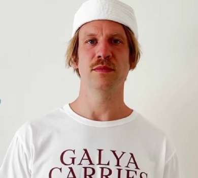 Чом, чом, земле моя: Дорн пронизливо заспівав народну пісню на згадку про рідний Славутич