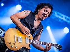 Новий очільник Укрзалізниці грає у рок-гурті з еротичними кліпами. ФОТО