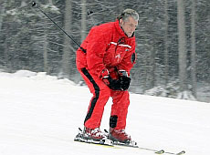 Ющенко на власну гірськолижну трасу летить на гелікоптері