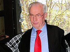 Азаров вперше за 10 років сходив у кіно, а Клюєв показав дружину