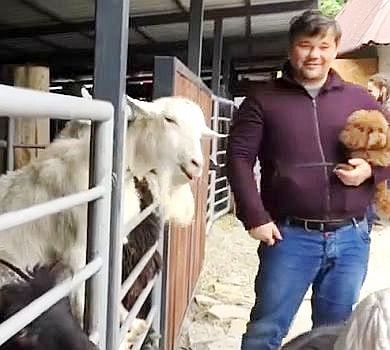 Казліна ти дурна: як Богдан в оновленому зоопарку тваринками милувався. ВІДЕО