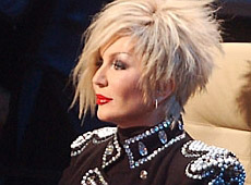 Білик носить статеві члени на ногах