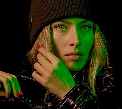 Онука Ротару з бойфрендом покаталася на ковзанах у центрі Києва 