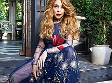 Кароль показала стегна у побутовому інтер’єрі. ФОТО