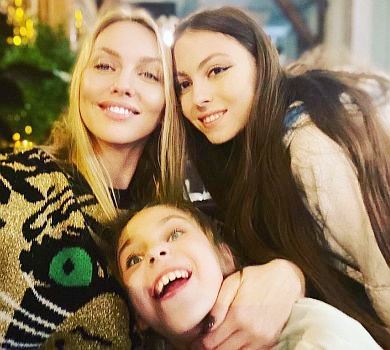 Полякова вибралася на шопінг зі своїми богинями