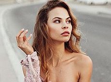 Скандальну Рибку затримали в Таїланді за нелегальний тренінг із оргазмів. ВІДЕО