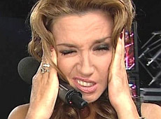 Дружина Медведчука спить у готелі і має зайві кілограми