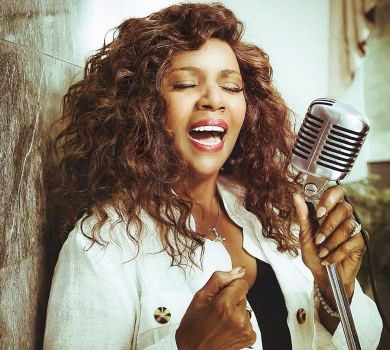 I Will Survive: виконавиця легендарного хіта Глорія Гейнор запустила челендж із миття рук. ВІДЕО