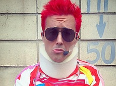 Бабкін у шийному корсеті показав дружину в лазні. ФОТО