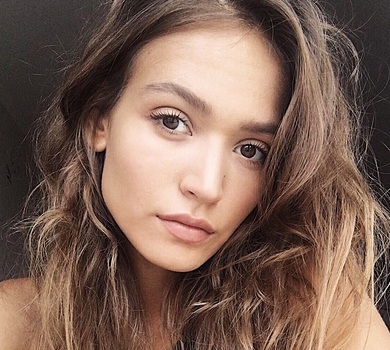 Обличчям держави в смартфоні обрали модель із Вінниці, яка живе у Польщі