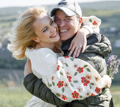 Мій, Дикий: Ребрик привітала чоловіка з 44-річчям та показала щасливі поцілунки з іменинником