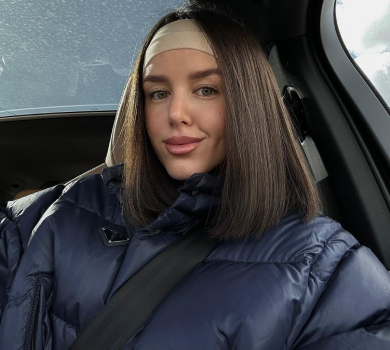 Блогерка Френдій попозувала топлес для гламурної зйомки. ВІДЕО