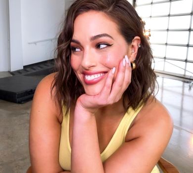 Грем у одноразових трусах показала, як виглядає її живіт через 3 тижні після пологів