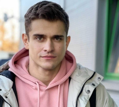 Зірка Перших ластівок, який воює в ЗСУ, побрався з коханою. ФОТО 