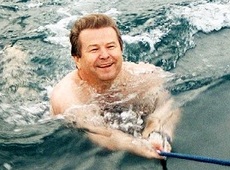 Фотоблогер Поплавський: Бетмен, Елвіс, чебуреки та оголення торсу 