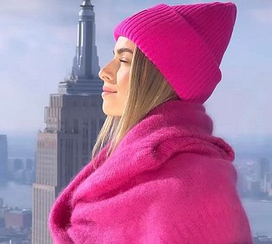 Онука Ротару в рожевому попозувала на тлі хмарочосів Нью-Йорка. ФОТО