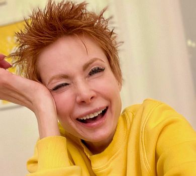 Лебідь у купальнику злетіла в небо з кульками. ФОТО. ОНОВЛЕНО