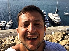 Зеленський потішив мережу собою з веслом на дошці. ВІДЕО