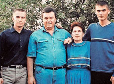 УНІКАЛЬНІ ФОТО: Весілля та вінчання Януковичів