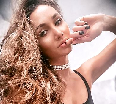 Карантин-фешн: Різатдінова показалася в сукні-подушці. ФОТО 