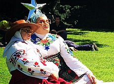 Сердючка з мамою показали Нью-Йорку вишиванки та вдарили по хот-догах