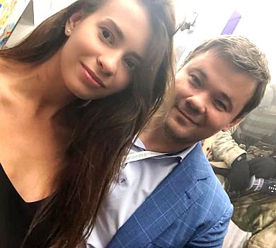 Еротик-модель посвітила голим задом на скандальному мості Філатова