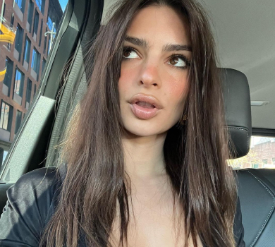 Емілі Ратаковскі застукали за гарячими поцілунками з відомим музикантом. ФОТО