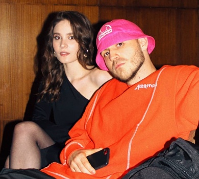 Дівчина фронтмена Kalush Orchestra влаштувала чуттєву зйомку з квітами