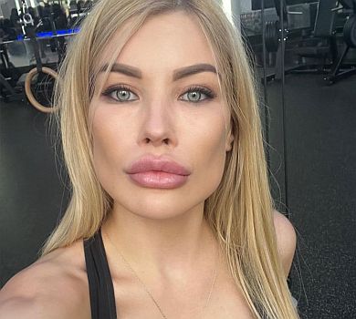 Дружина загиблого Дейдея заселфилася в спортзалі у відвертому луці. ФОТО