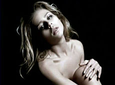 Тіну Кароль знов лишили без сукні