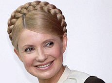 Тимошенко у прямому ефірі дозволила залізти собі під сукню. Фото
