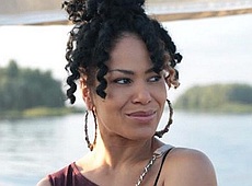 Гайтана в обтислому комбінезоні показала, як масажують її сідниці. ВІДЕО 