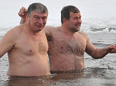 Балога і Червоненко роздяглися до трусів