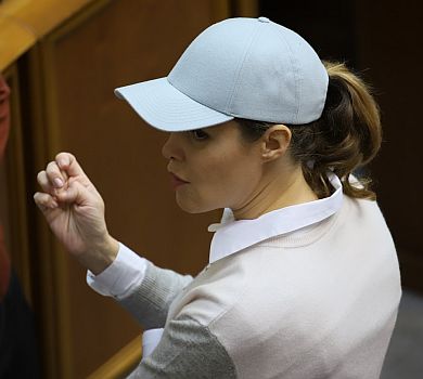 Голову не помила: Королевська в кепці у Раді розсмішила мережу 
