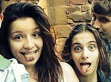 У мережі знайшли фото зі студентського життя дітей Порошенка у Британії