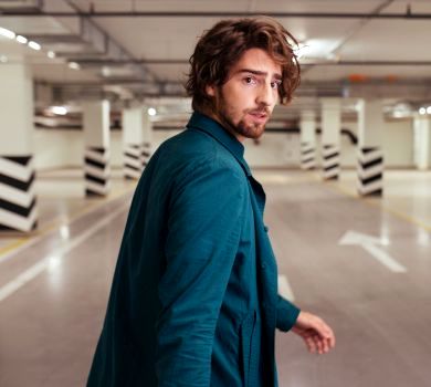 Обнять и плакать: Дантес розпочав сольний проект із гімну 30-річних. ВІДЕО