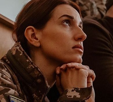 Пройшла всі етапи від розпачу до гумору: Емеральд відповіла на хейт через свою медійність і накачану зовнішність