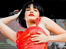 Як Астаф’єва з новою зачіскою Луцьк еротичними позами епатувала. ФОТО 