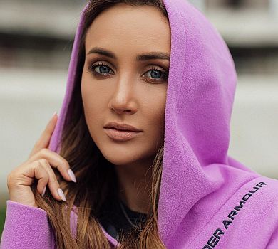 Різатдінова у VOGUE: Розриваюся між дитиною, роботою та особистим життям