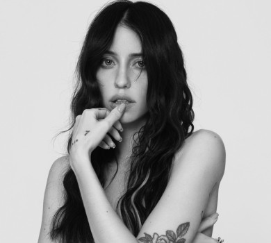 Дорофєєва знялася топлес у Vogue та згадала, як соромилася своїх грудей  