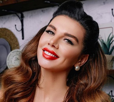 Седокова спокушає мережу своїми солодкими персиками. ФОТО