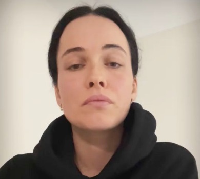 Астаф'єва залучила своїх песиків для збору коштів на ЗСУ