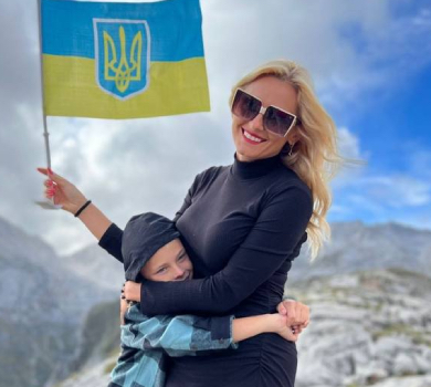 Син Федишин наспівав Батько наш Бандера на тлі іспанських гір. ВІДЕО